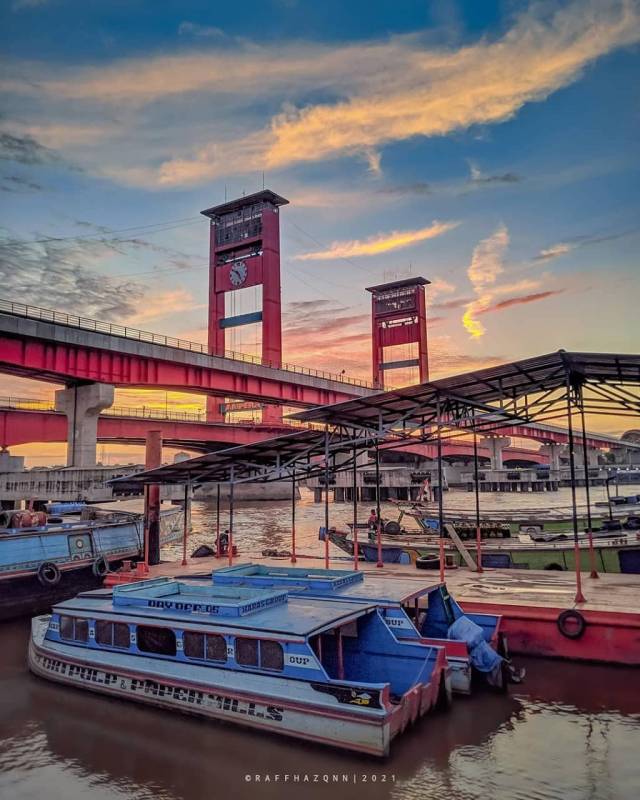 Jembatan Ampera di Sore Hari By @wajah.palembang