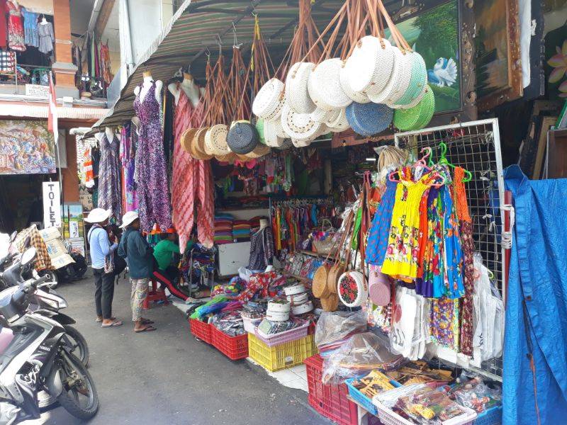 Pedagang Pasar Sukawati Bali via Gmap