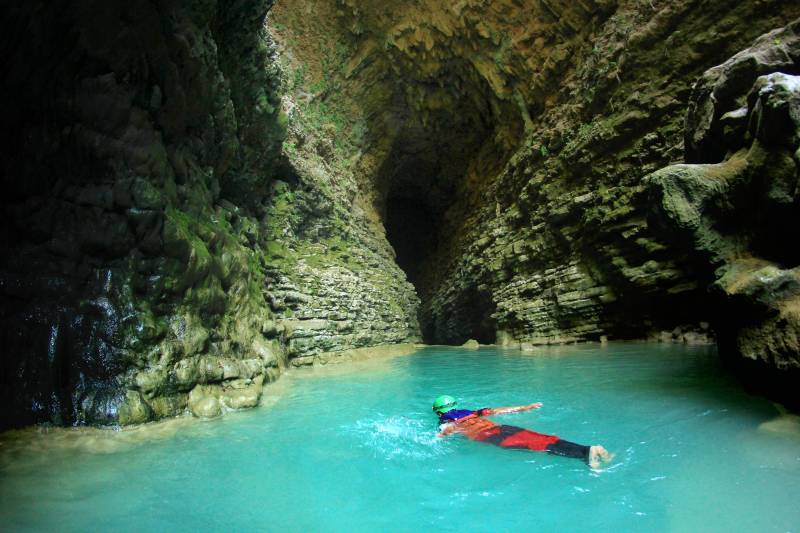Keindahan Kalisuci Cave Tubing